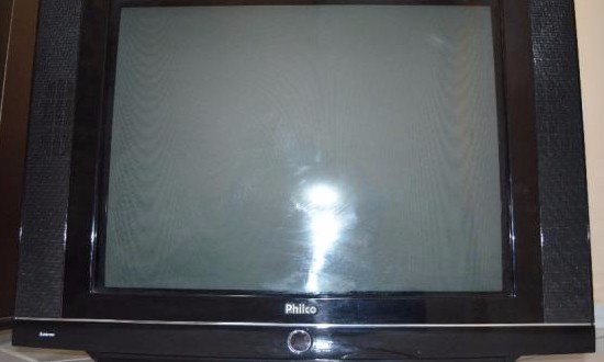 Desempregado tenta vender Tv, furta celular da vizinha e acaba preso