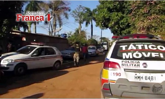 Polícia prende 30 por tráfico de drogas e troca tiros durante rave em chácara
