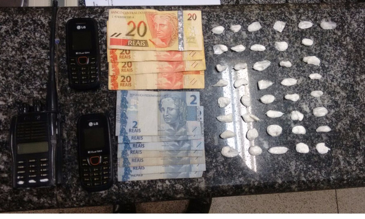 Trio é preso após assaltar taxista na área central durante esta madrugada