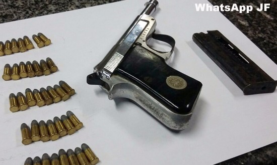 Aposentado de 71 anos flagrado com arma paga fiança e se livra da cadeia