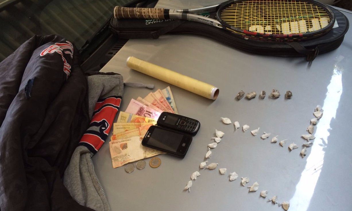 Jovem é preso em mata do Paulistano com droga, dinheiro e celulares