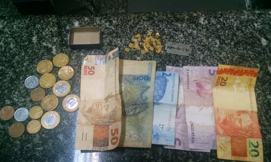 Traficante é preso pela PM na Vila São Sebastião com mais de 30 pedras de crack