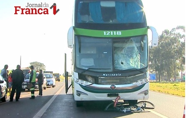 Ciclista tenta cruzar rodovia, é atingido por ônibus e acaba morto na Portinari