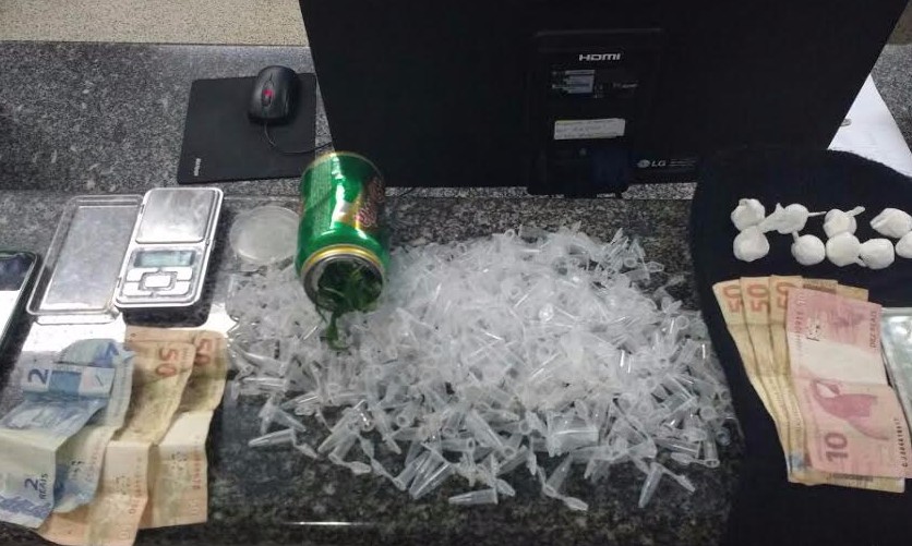 Jovem escondia pés de maconha e foi preso pela PM no City Petrópolis