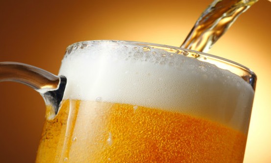 Cinco receitas de beleza que levam a cerveja como ingrediente principal