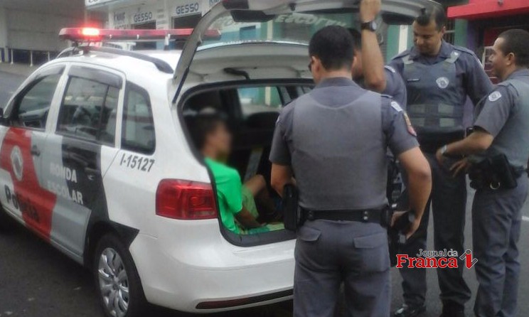 Ladrão agride aposentada para roubar corrente e acaba preso pela PM