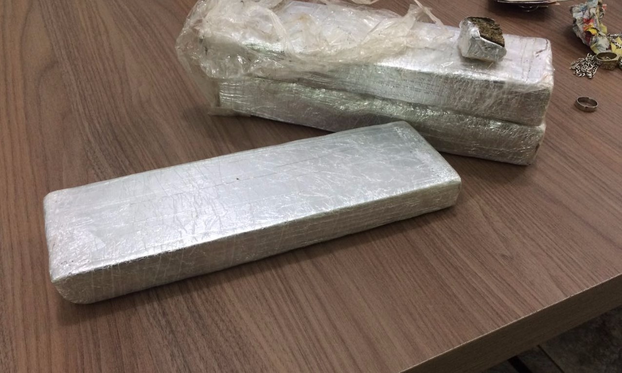 Polícia Militar prende taxista com mais de 3 quilos de maconha na São Vicente
