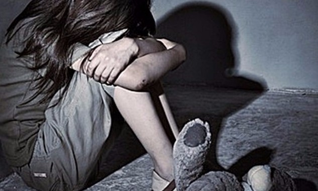 Menina com problemas mentais é estuprada durante a madrugada