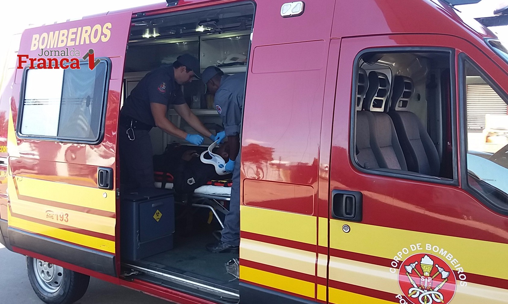 Aposentado é atropelado pela filha na porta de casa no Jardim Francano