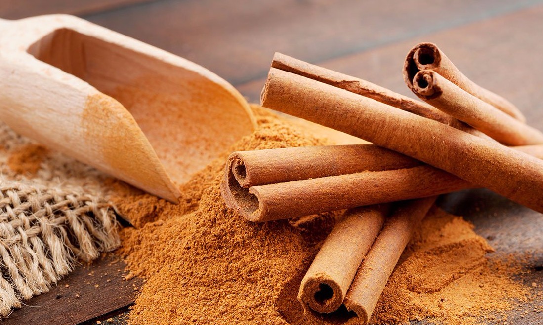 Adoce alimentos e bebidas com canela para garantir uma dieta mais saudável