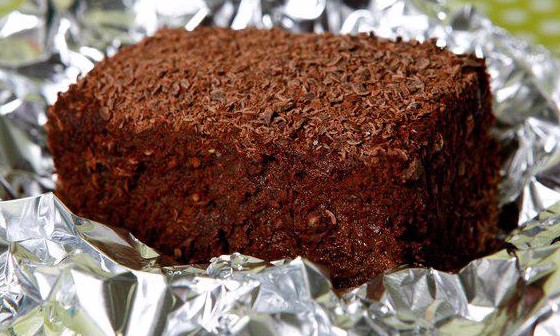 Bolo gelado de chocolate fácil é a receita perfeita para o final de semana