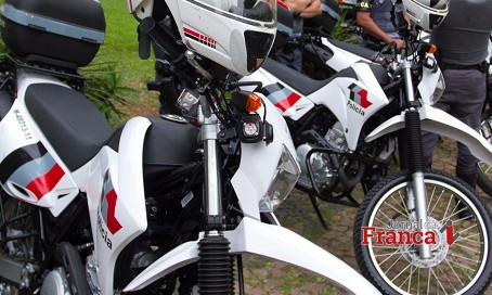 Bandidos são surpreendidos com carro roubado durante “rolê” no City Petrópolis