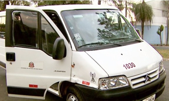 Menores da Fundação Casa agridem funcionários e fogem em Van