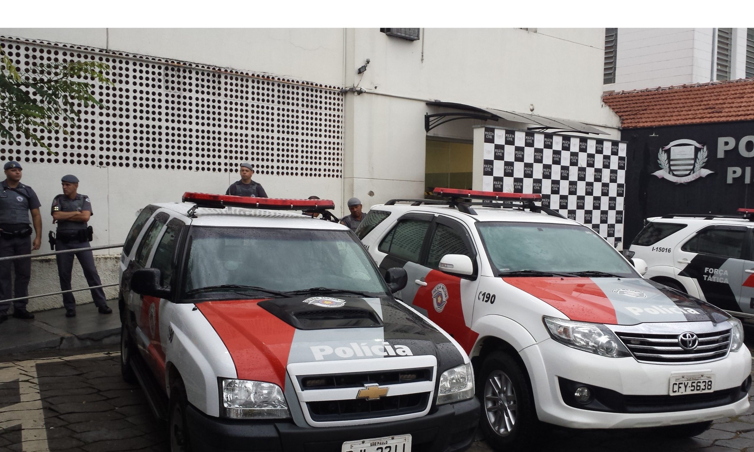 Com arma apontada para a cabeça, comerciante é obrigado a se render