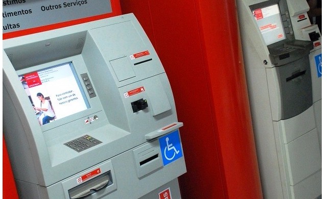 Criminosos tentam arrombar cofre de agência bancária em Franca