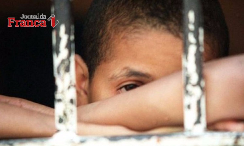 Com maconha e dinheiro, adolescente problemático acaba na Fundação Casa