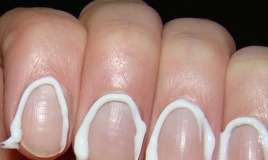 Aprenda como fazer uma receita caseira de amoceledor de cutículas