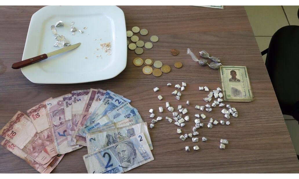 Homem resolve confessar que vende droga e acaba preso pela Polícia Militar