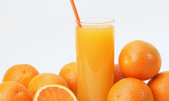 Previna pedras nos rins com uma receita caseira simples a base de laranja