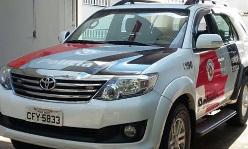 Motoqueiro acaba preso por tráfico após ser parado em blitz da PM no Jd. Aeroporto