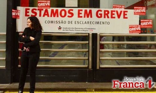 No 23º dia de greve, reunião à tarde tenta acordo entre patrões e bancários