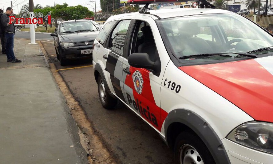 Colisão entre carro e bicicleta deixa homem ferido na Hélio Palermo