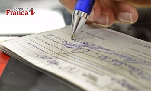 Taxa de juros do cheque especial bate novo recorde: 321,1% ao ano