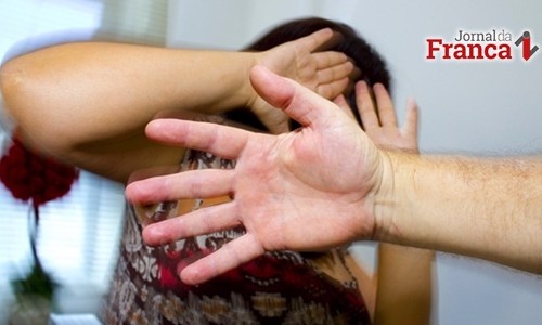 Mulher vítima de violência terá amparo na política de Assistência Social