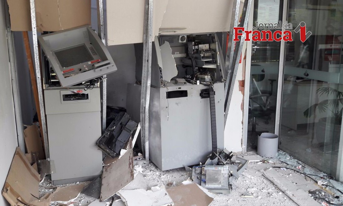 Bandidos explodem banco em usina da região e fogem a bordo de uma canoa
