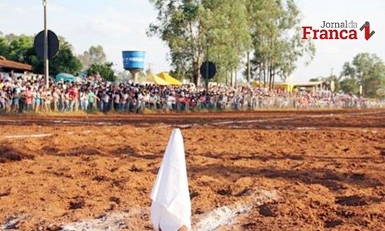 Morte de cavalo na pista abala torcedores. Claraval ganha na despedida