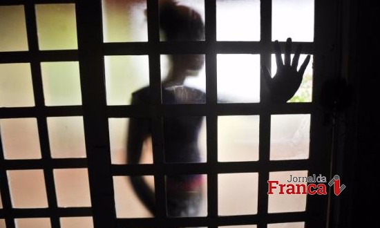 Mulher é estuprada e ameaçada de morte durante 4 horas no Primo Menegueti