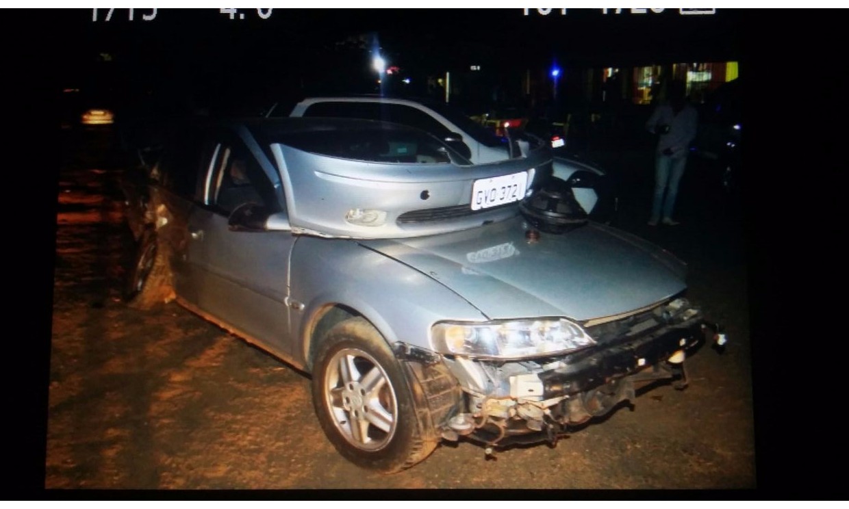 Polícia procura motorista que causou acidente na João Traficante e fugiu do local