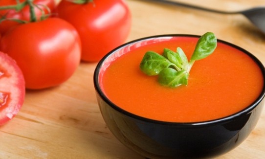 Sopa crua de tomate garante ótimos benefícios para a saúde