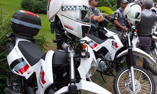 Criminosos aterrorizam funcionários e clientes e roubam supermercado