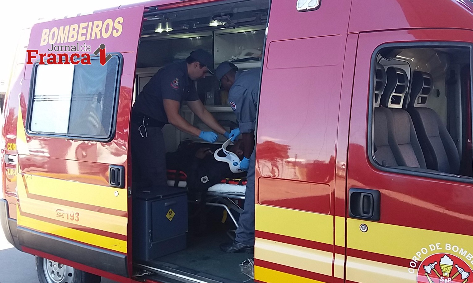 Jovem perde o controle de moto e se arrebenta na Avenida Emílio Paludeto