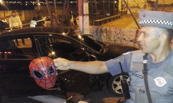 Com máscara do Spider, francano rouba em Cássia (MG) e acaba preso pela PM