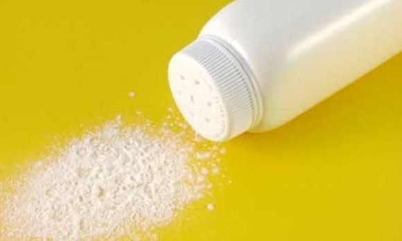 Conheça 12 novos usos para o talco de bebê que podem fazer maravilhas por você