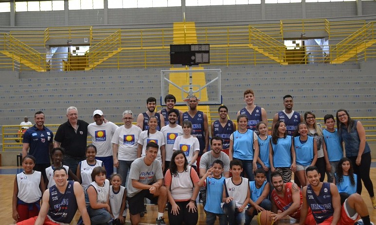Franca Basquete participa de Community Day em parceria com shopping