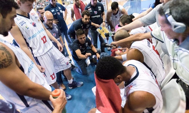 Franca Basquete bate Rio Claro e garante vaga na semifinal do Paulista