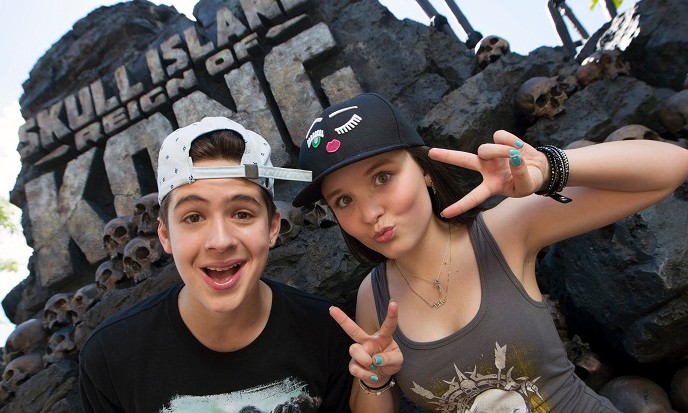 Larissa Manoela e João Guilherme curtem o Universal Orlando Resort