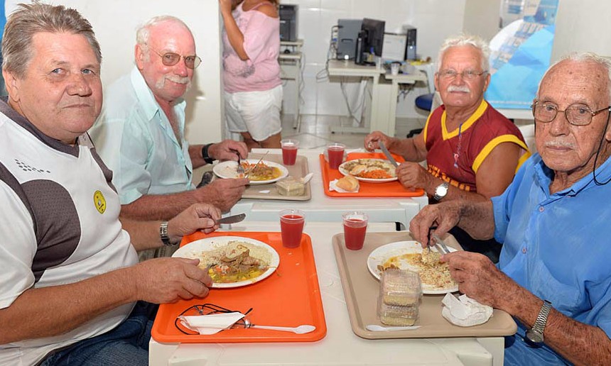 Aumenta número de idosos que frequentam o restaurante Bom Prato