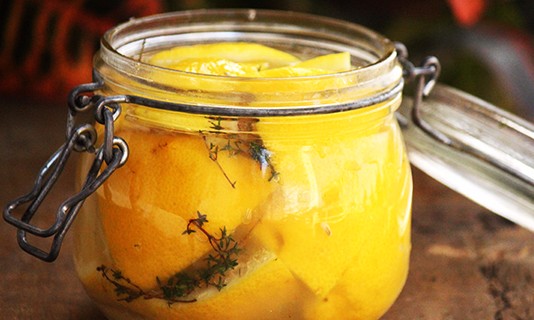 Quer inovar com um tempero delicioso? Aposte na conserva de limões!