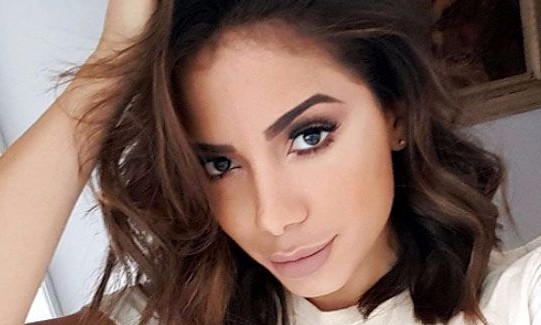 Cantora Anitta radicaliza e muda o visual com corte long bob na altura dos ombros