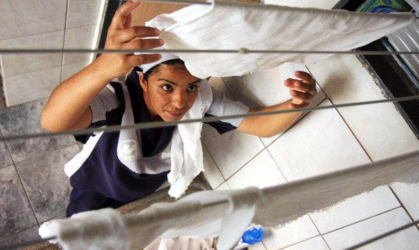 Falta de mão de obra e encargos sociais dificultam contratação de domésticas