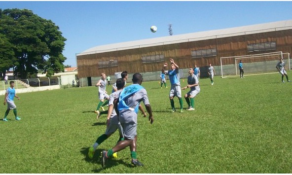 Francana inicia treinos com o objetivo de retomar o futebol profissional