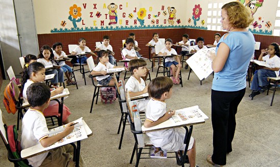 Esta quinta-feira é dia de reuniões e rematrículas nas escolas municipais