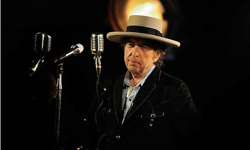 Academia Sueca inova e
Bob Dylan ganha o Prêmio
Nobel de Literatura 2016