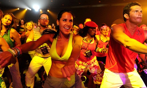 Zumba virou febre no mundo e já conquistou os francanos de todas as idades