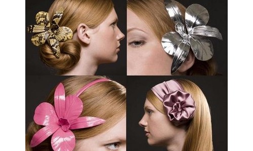 Naturais ou artificiais, flores voltam a enfeitar os cabelos dando charme aos looks