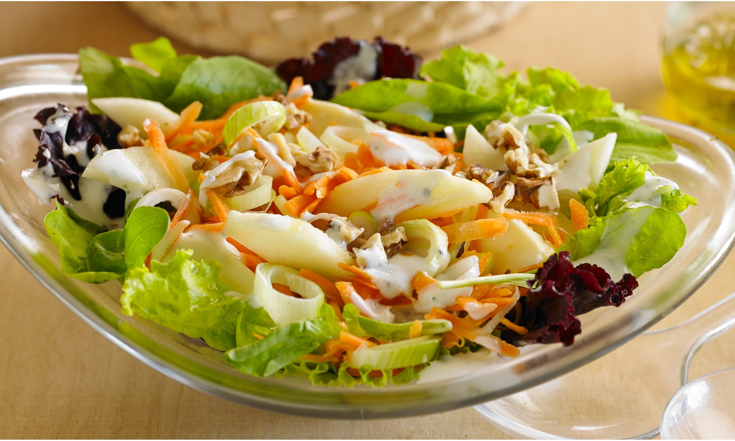 Chef Natália Santos ensina a receita de três saladas perfeitas para o calor